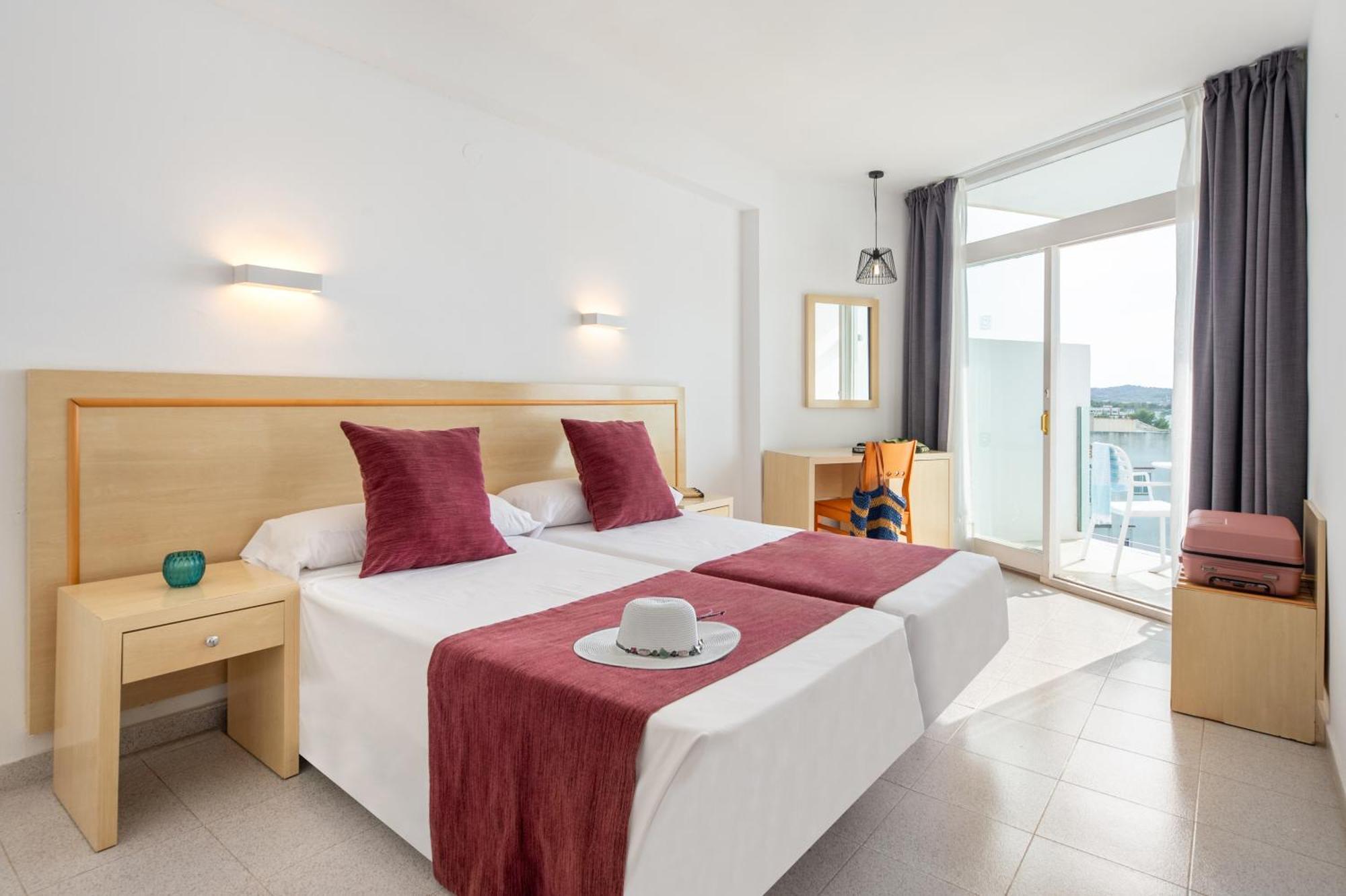 Hotel Vibra Riviera Sant Antoni de Portmany Dış mekan fotoğraf